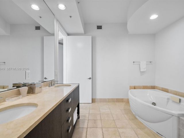 Apartment for sale  Unit #4709 - photo 7496659