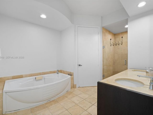 Apartment for sale  Unit #4709 - photo 7496666