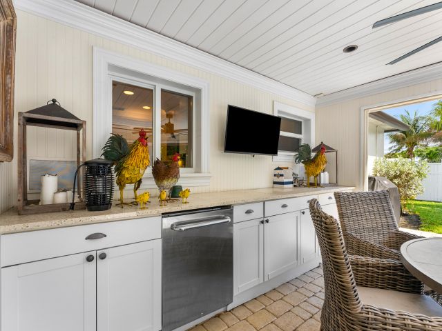 3-bedroom home for sale in Delray Beach - 124 Bonnie Briar Lane - MondialRealty