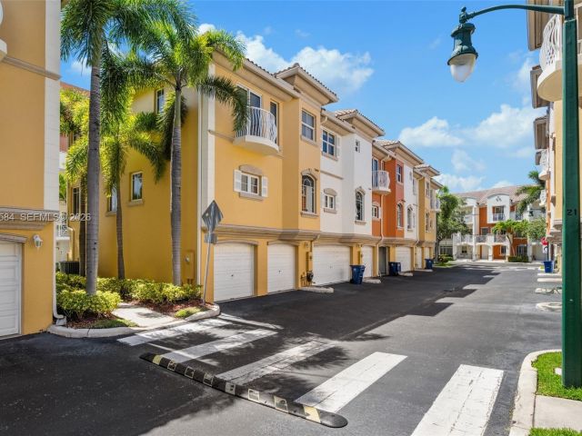 Home for rent at 18413 NE 27th Ct 18413 - photo 7476361