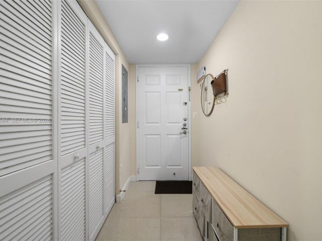 Home for rent at 18413 NE 27th Ct 18413 - photo 7476363