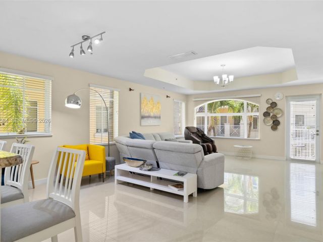 Home for rent at 18413 NE 27th Ct 18413 - photo 7476366