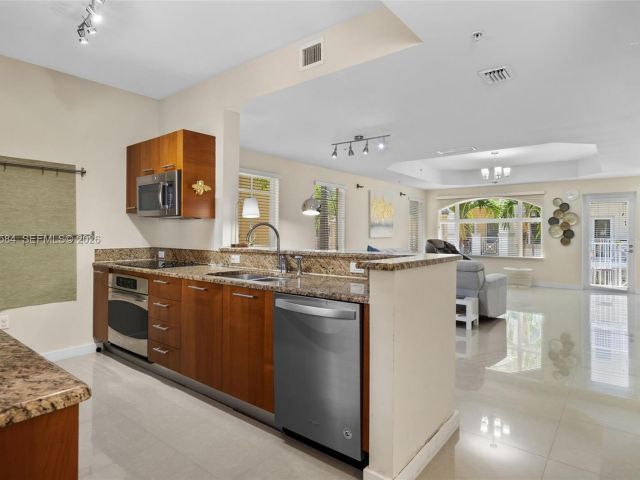 Home for rent at 18413 NE 27th Ct 18413 - photo 7476372