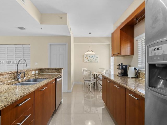 Home for rent at 18413 NE 27th Ct 18413 - photo 7476373