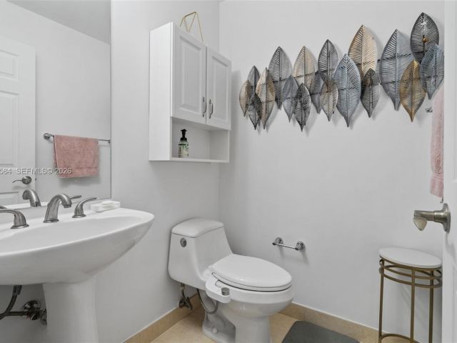 Home for rent at 18413 NE 27th Ct 18413 - photo 7476375