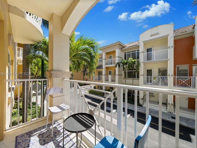 Home for rent at 18413 NE 27th Ct 18413 - photo 7476377