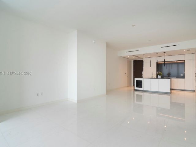 Apartment for rent  Unit #5005 - photo 7509487