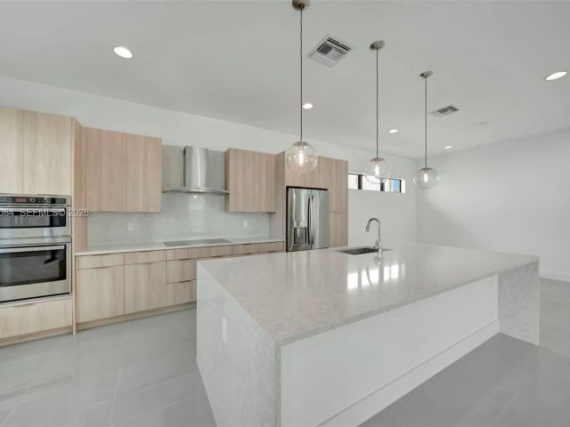 Home for rent at 1427 SW 23rd St 1427 - photo 7483198