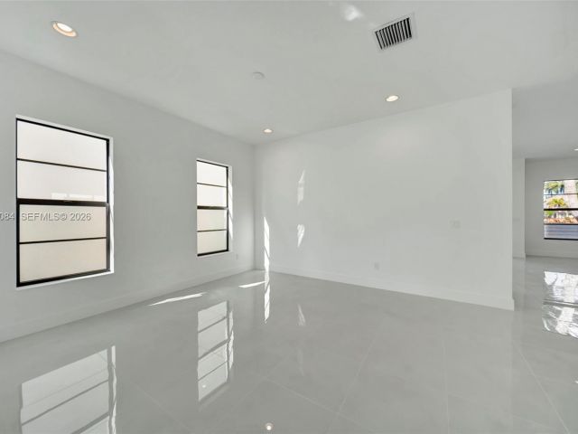 Home for rent at 1427 SW 23rd St 1427 - photo 7483208