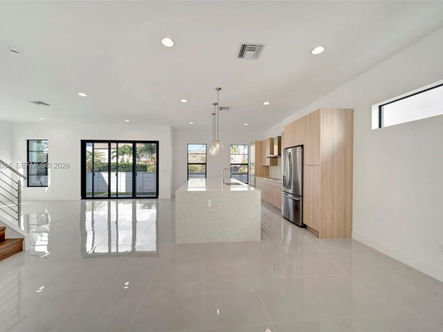 Home for rent at 1427 SW 23rd St 1427 - photo 7483210