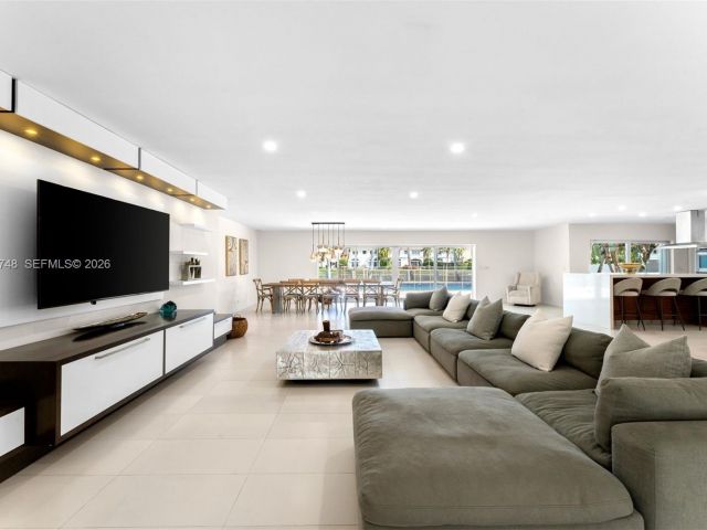 Home for rent at 1525 Diplomat Pkwy - photo 7473002