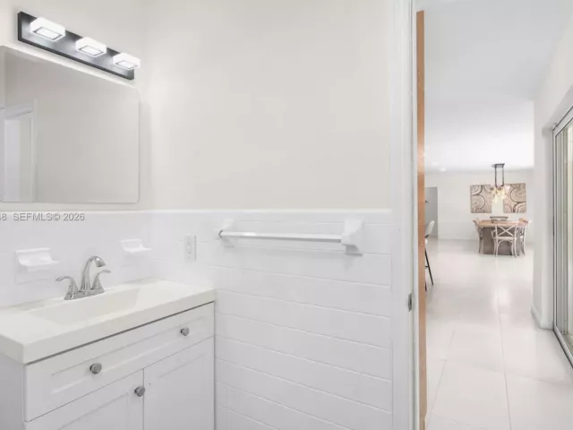 4-bedroom home for rent in Hollywood - 1525 Diplomat Pkwy - MondialRealty