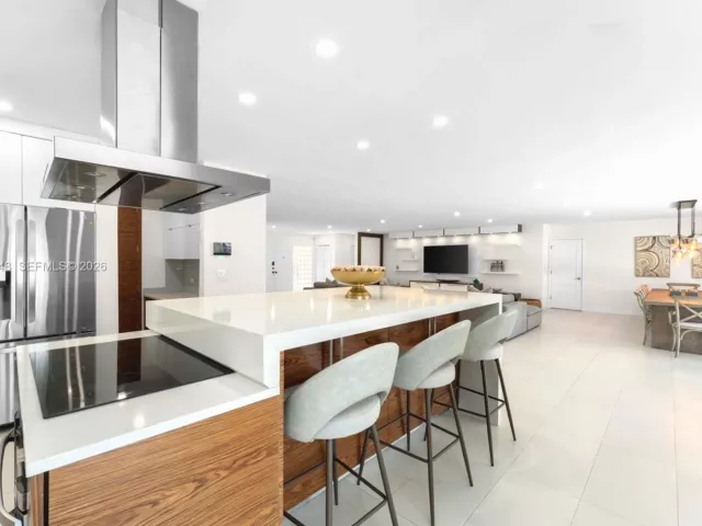 4-bedroom home for rent in Hollywood - 1525 Diplomat Pkwy - MondialRealty