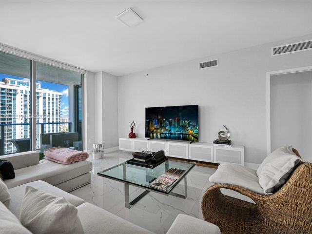 Apartment for rent  Unit #1701 - photo 7503662