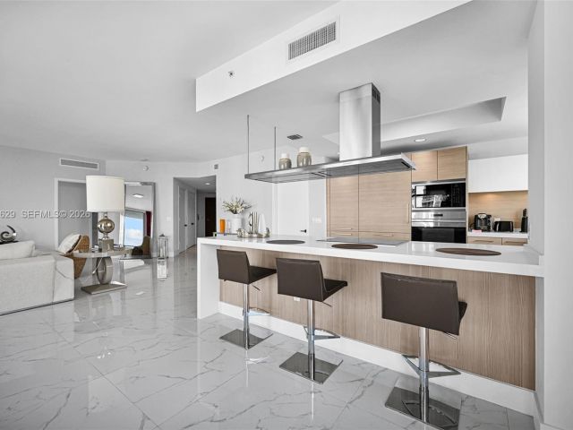 Apartment for rent  Unit #1701 - photo 7503665