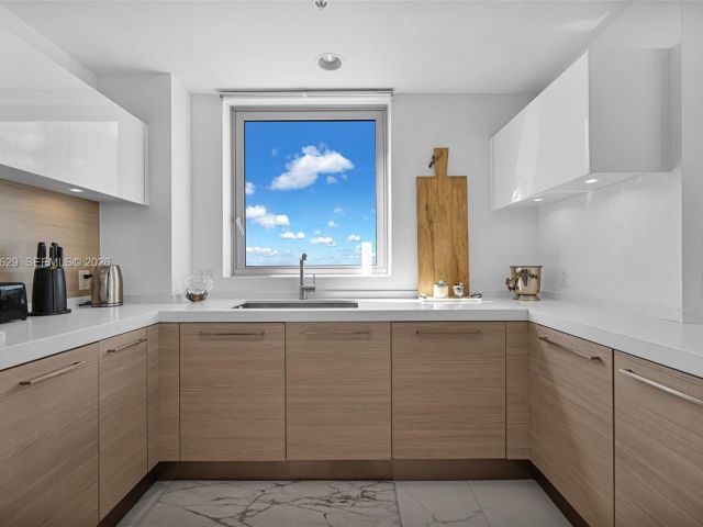 Apartment for rent  Unit #1701 - photo 7503668