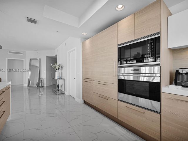 Apartment for rent  Unit #1701 - photo 7503669