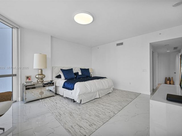 Apartment for rent  Unit #1701 - photo 7503672