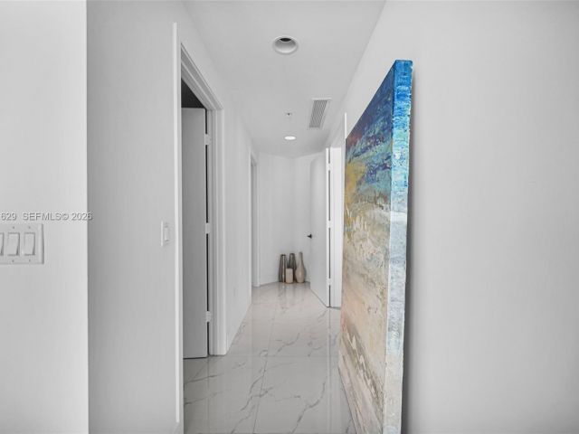 Apartment for rent  Unit #1701 - photo 7503673