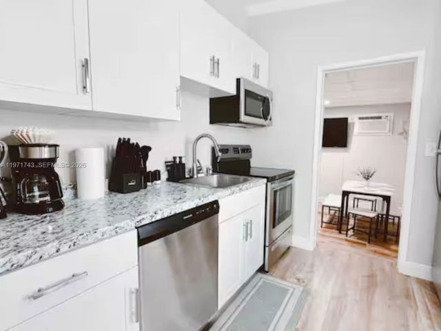 Home for rent at 308 NE 8th Ct 0 - photo 7478795