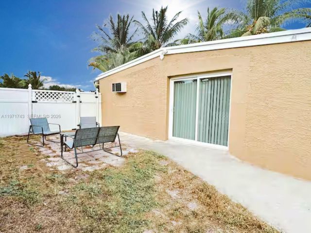 Home for rent at 308 NE 8th Ct 0 - photo 7478802