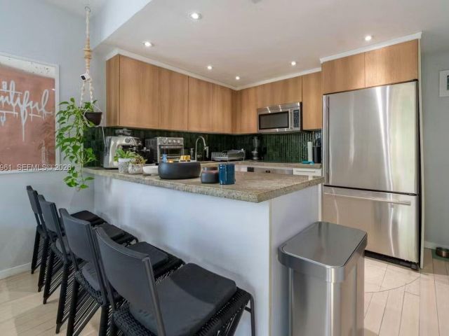 Home for sale at 1061 Michigan Ave 4 - photo 7516043