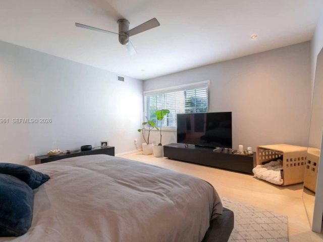 Home for sale at 1061 Michigan Ave 4 - photo 7516052