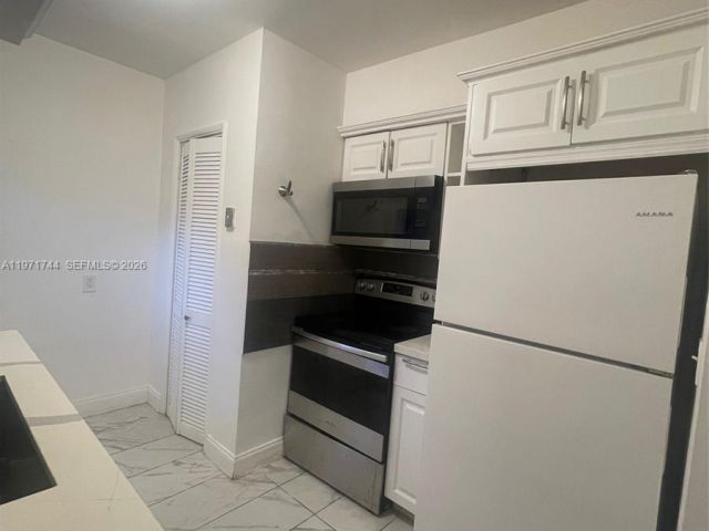 Home for rent at 121 NE 169th Ter - photo 7481314