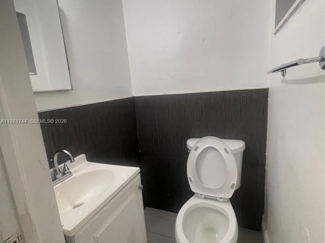 Home for rent at 121 NE 169th Ter - photo 7481321