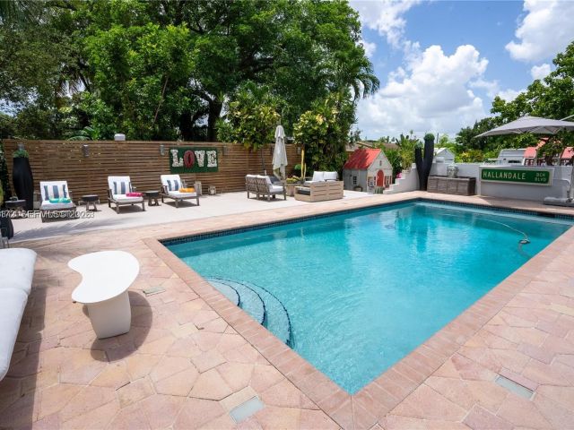 Home for rent at 31 SW 6th St - photo 7462370