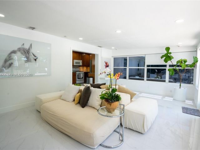 Home for rent at 31 SW 6th St - photo 7462374