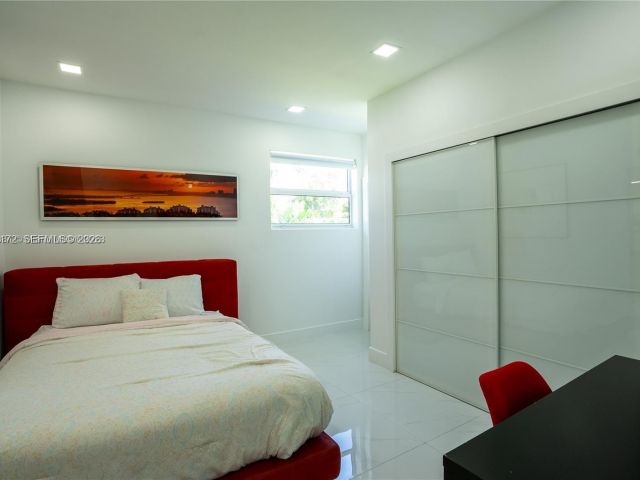 Home for rent at 31 SW 6th St - photo 7462381