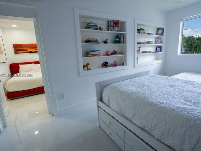 Home for rent at 31 SW 6th St - photo 7462382