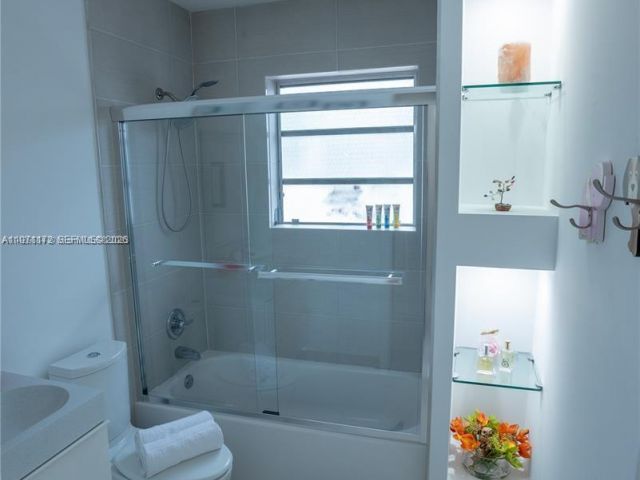 Home for rent at 31 SW 6th St - photo 7462387