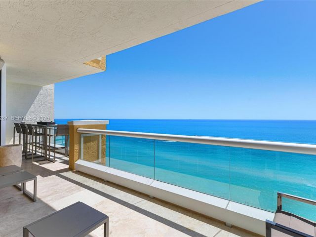 Apartment for rent  Unit #2402 - photo 7497895