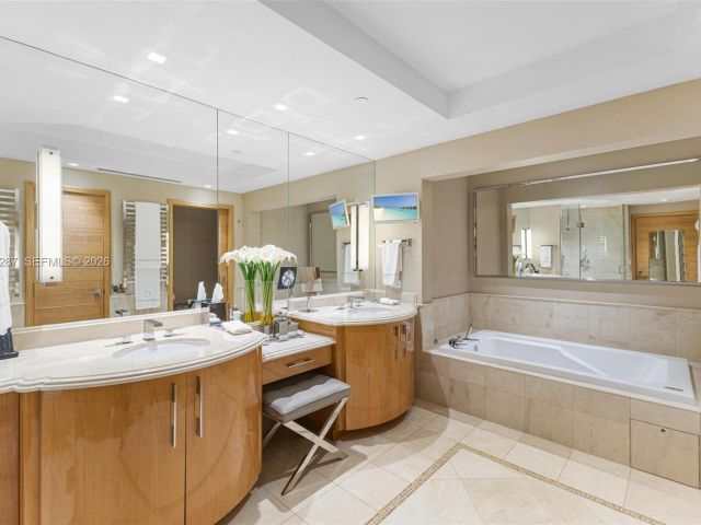 Apartment for rent  Unit #2402 - photo 7497901