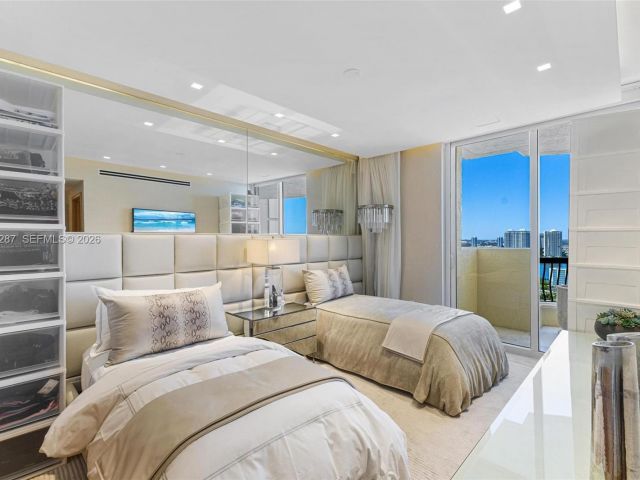 Apartment for rent  Unit #2402 - photo 7497905