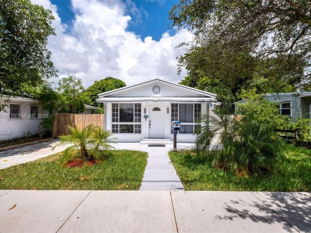 Home for sale at 132 SW 2nd Ave - photo 7462388