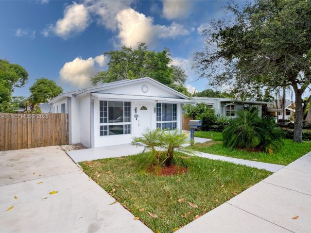 Home for sale at 132 SW 2nd Ave - photo 7462389