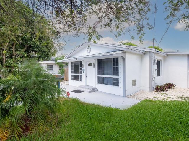 Home for sale at 132 SW 2nd Ave - photo 7462390