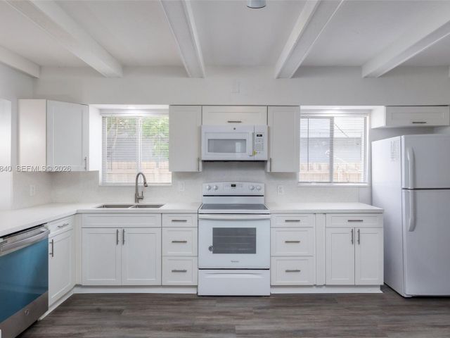 Home for sale at 132 SW 2nd Ave - photo 7462392