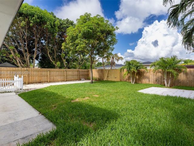 Home for sale at 132 SW 2nd Ave - photo 7462405