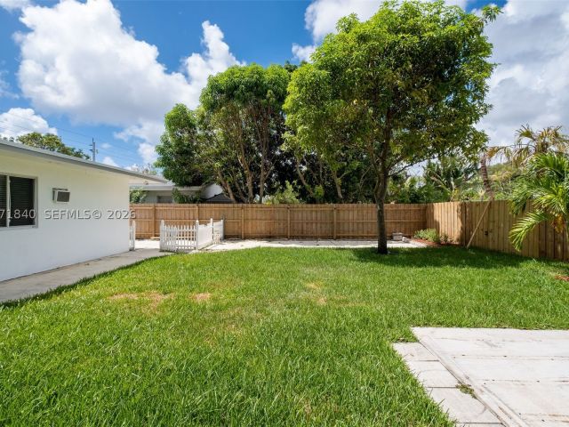 3-bedroom home for sale in Hallandale Beach - 132 SW 2nd Ave - MondialRealty