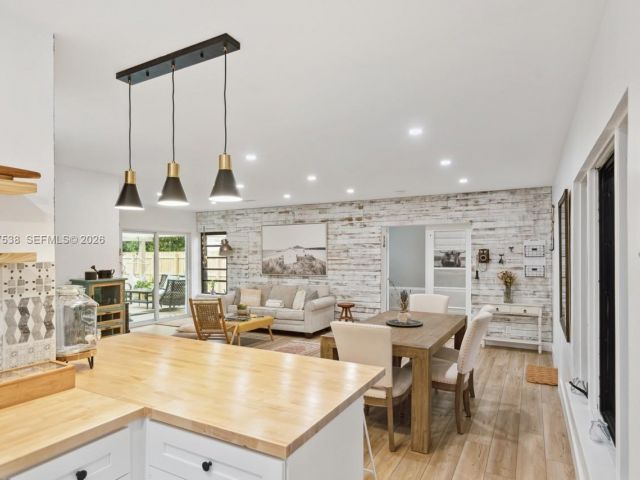 Home for rent at 1512 NW 4th Ave - photo 7482986