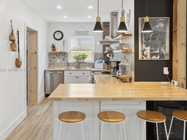 Home for rent at 1512 NW 4th Ave - photo 7482988