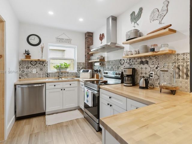 Home for rent at 1512 NW 4th Ave - photo 7482997