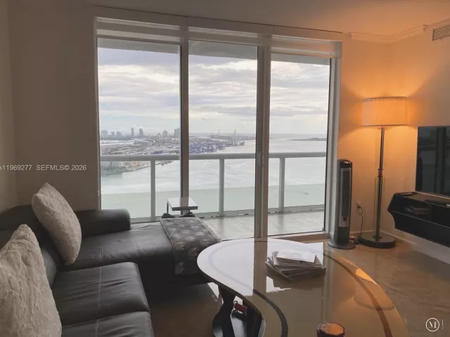 2-bedroom condo for rent in Miami - 50 Biscayne Blvd 3508 - MondialRealty