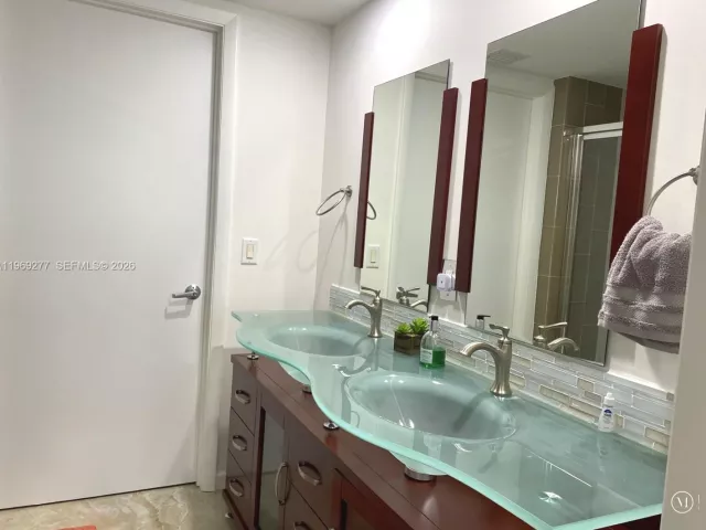 2-bedroom condo for rent in Miami - 50 Biscayne Blvd 3508 - MondialRealty