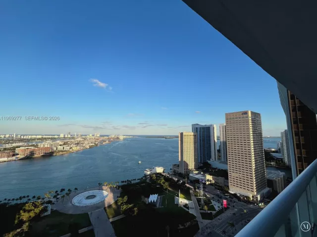 2-bedroom condo for rent in Miami - 50 Biscayne Blvd 3508 - MondialRealty