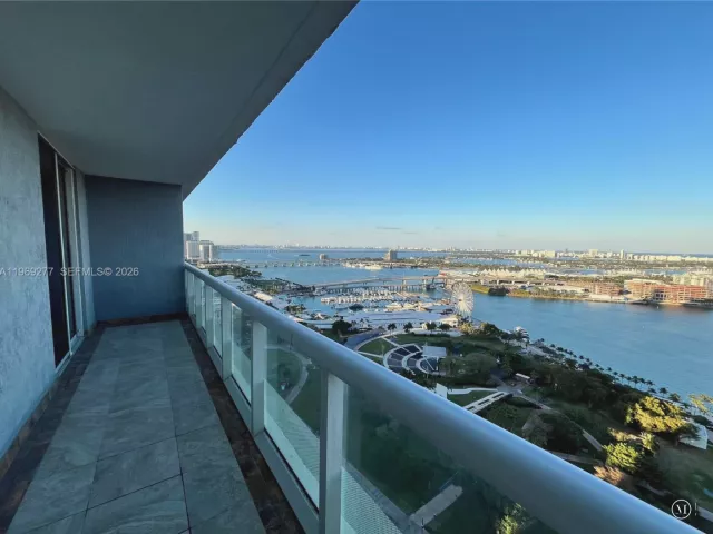 2-bedroom condo for rent in Miami - 50 Biscayne Blvd 3508 - MondialRealty
